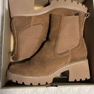 Dolce Vita Hawk H20 Chestnut Suede Booties Women’s 9.5